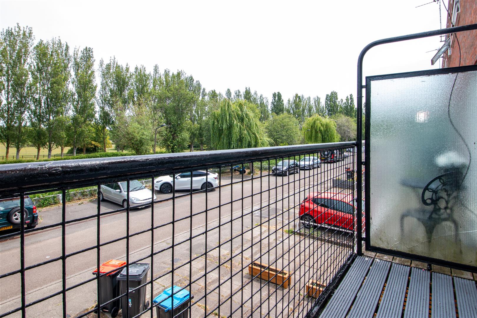 Waterside, Peartree Bridge, Milton Keynes